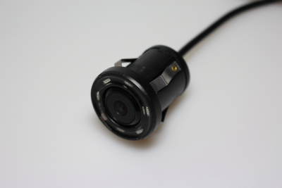 Kamera front mit Kabel